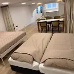 Herengracht 204 Souterrain Without Kitchen 게스트하우스 3*